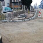 Jusko Grad - polaganje pločnikov in ureditev robnika