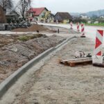 Jusko Grad - polaganje pločnikov in ureditev robnika